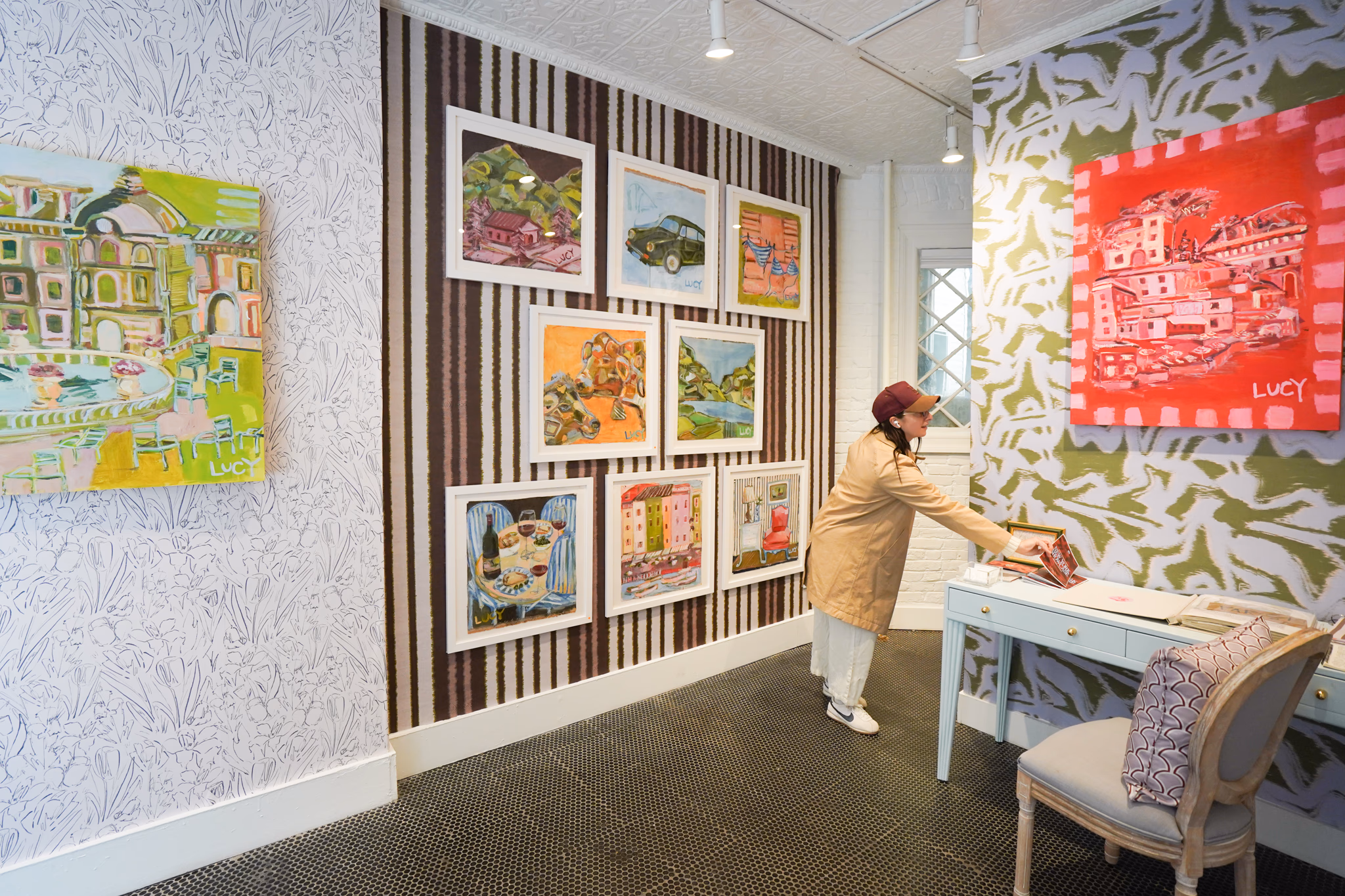 Lucy White Art pop up
