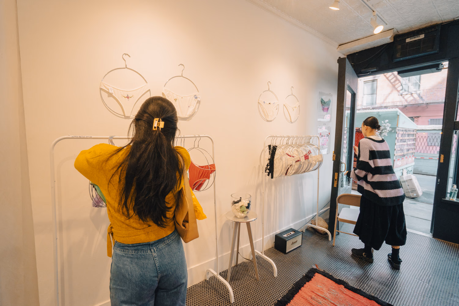 Siren Basics pop up
